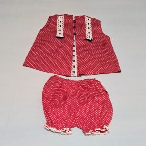 Completo rosso a pois bianchi con inserti ricamati
