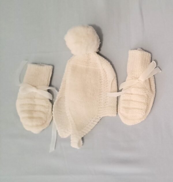 Vestitino bianco lana con babucce e cappellino